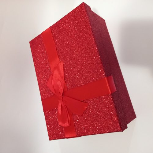Yala Karácsonyi ajándékdoboz Piros glitteres masnival (téglalap)